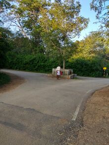 ꯐꯥꯏꯜ:Rishi Valley bus stop.jpg