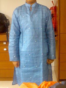 ꯐꯥꯏꯜ:Blue khadi kurta.jpg